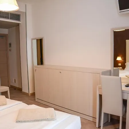 Astor 4*